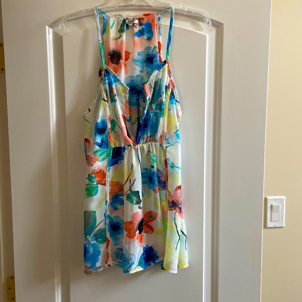 Beautiful floral Buffalo top in size L